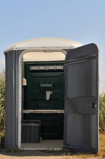 Porta potty delivery and setup in Bethany, IL